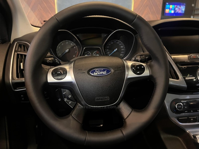 FOCUS 2.0 TITANIUM PLUS SEDAN 16V FLEX 4P AUTOMÁTICO - 2015 - CAMPO BOM