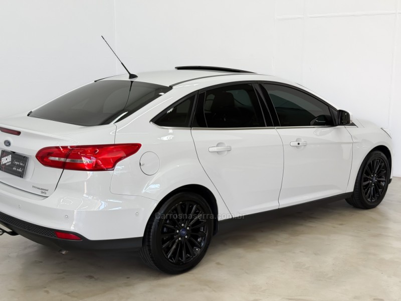 FOCUS 2.0 TITANIUM FASTBACK 16V FLEX 4P AUTOMÁTICO - 2016 - CAXIAS DO SUL