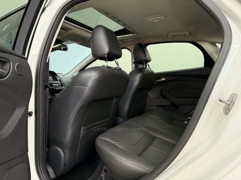 FOCUS 2.0 TITANIUM FASTBACK 16V FLEX 4P AUTOMÁTICO - 2016 - CAXIAS DO SUL