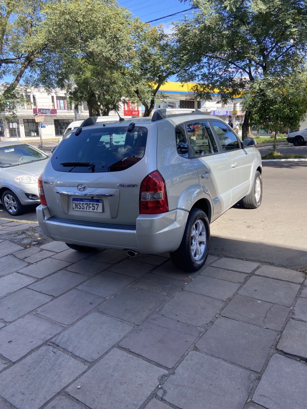 TUCSON 2.0 MPFI GLS 16V 143CV 2WD GASOLINA 4P AUTOMÁTICO - 2011 - FARROUPILHA