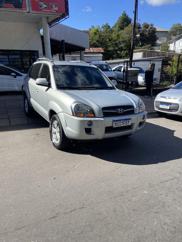 tucson 2.0 mpfi gls 16v 143cv 2wd gasolina 4p automatico 2011 farroupilha
