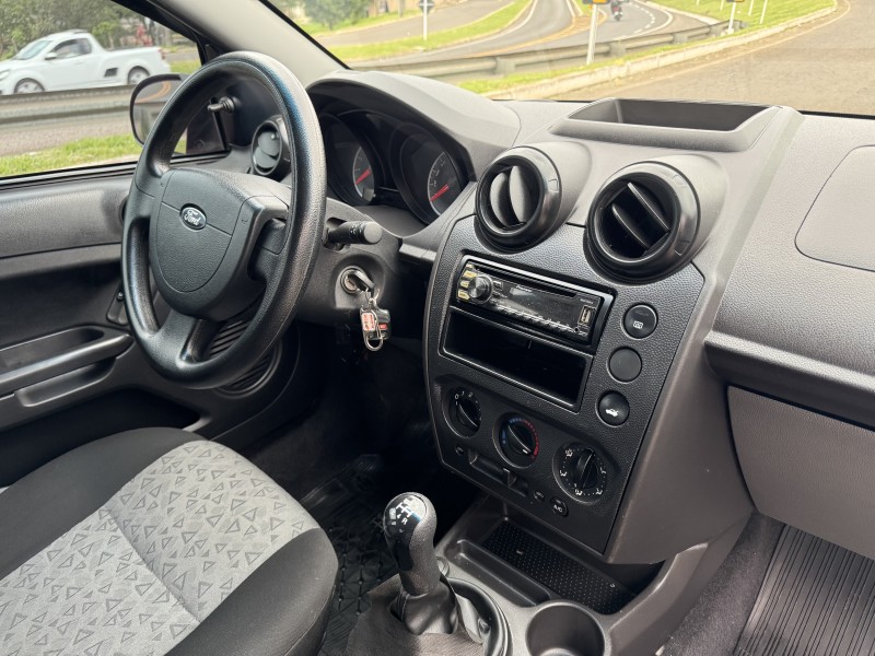 FIESTA 1.0 MPI SEDAN 8V FLEX 4P MANUAL - 2012 - DOIS IRMãOS