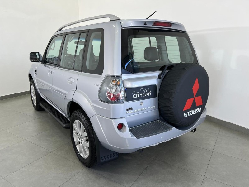 PAJERO TR4 2.0 4X4 16V 140CV FLEX 4P AUTOMÁTICO - 2011 - FARROUPILHA
