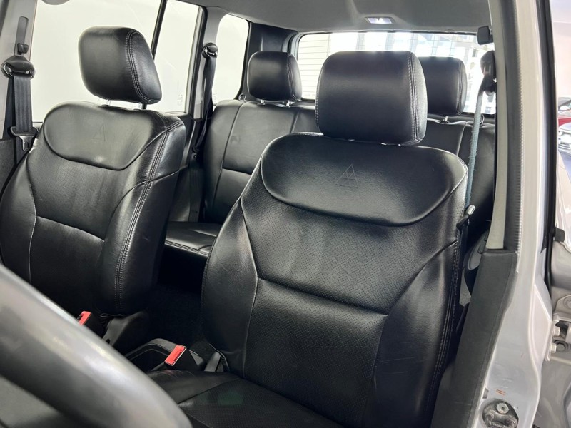 PAJERO TR4 2.0 4X4 16V 140CV FLEX 4P AUTOMÁTICO - 2011 - FARROUPILHA