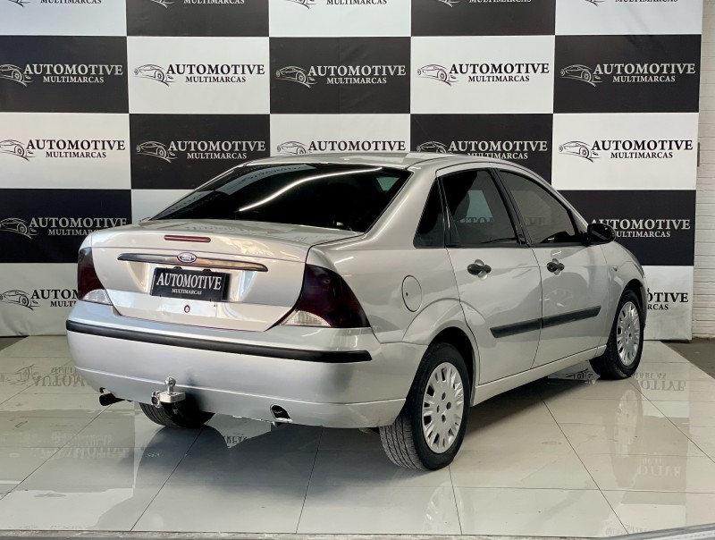 FOCUS 1.6 GL SEDAN 8V FLEX 4P MANUAL - 2005 - CAXIAS DO SUL
