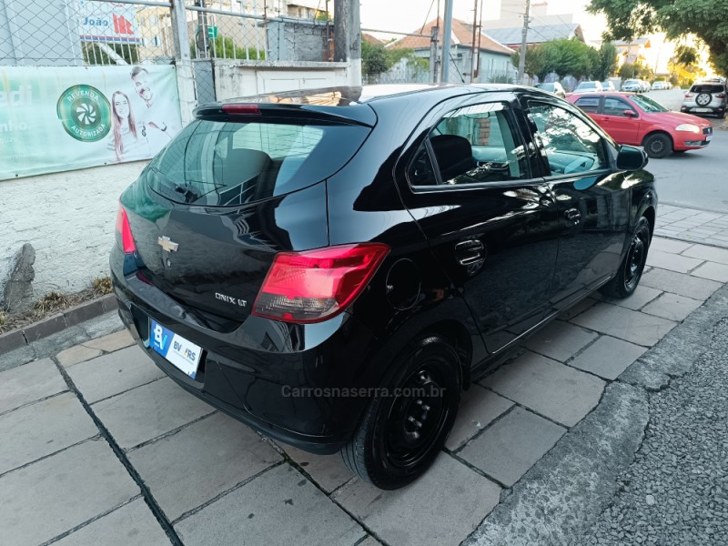 ONIX 1.4 MPFI LT 8V FLEX 4P MANUAL - 2015 - BENTO GONçALVES