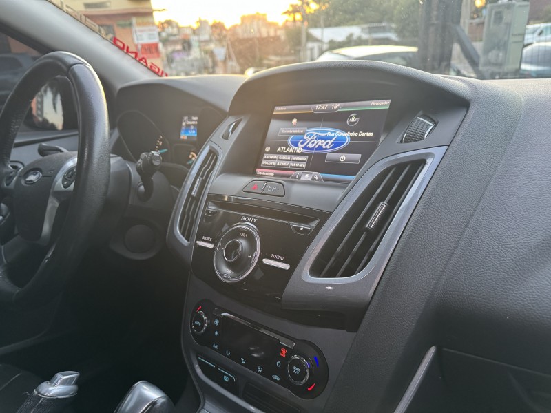 FOCUS 2.0 TITANIUM HATCH 16V FLEX 4P AUTOMÁTICO - 2015 - CAXIAS DO SUL