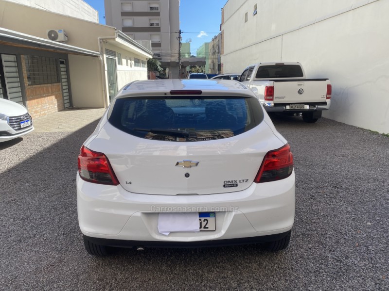 ONIX 1.4 MPFI LTZ 8V FLEX 4P MANUAL - 2014 - CAXIAS DO SUL