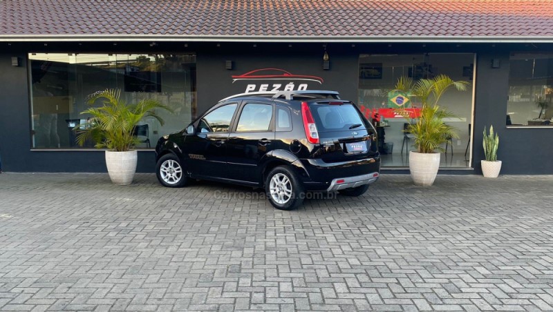 FIESTA 1.0 MPI TRAIL HATCH 8V FLEX 4P MANUAL - 2008 - PAROBé