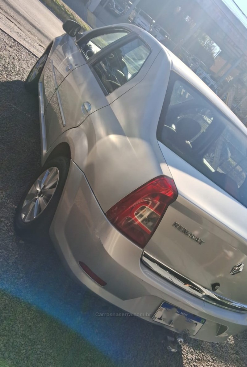 LOGAN 1.6 EXPRESSION 8V HI-FLEX 4P MANUAL - 2011 - CAXIAS DO SUL