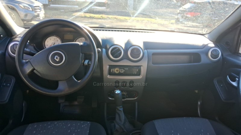 LOGAN 1.6 EXPRESSION 8V HI-FLEX 4P MANUAL - 2011 - CAXIAS DO SUL