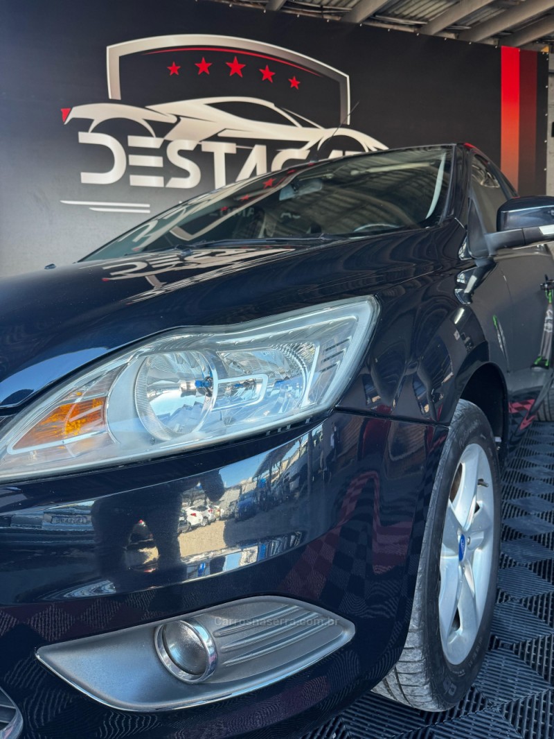 FOCUS 2.0 GHIA 16V GASOLINA 4P MANUAL - 2009 - CAXIAS DO SUL