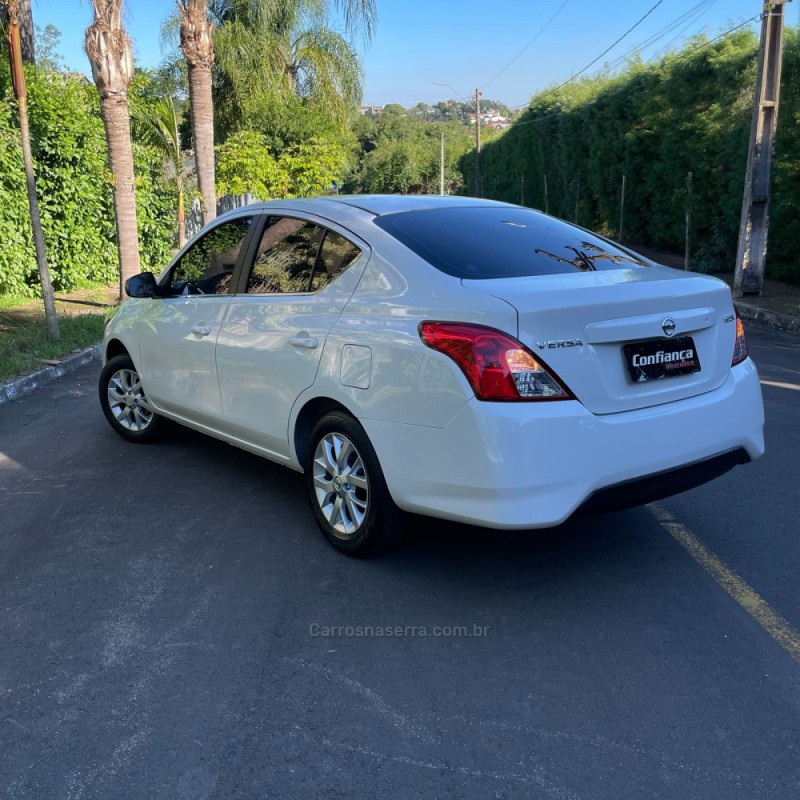 VERSA 1.6 16V FLEX SV 4P MANUAL - 2018 - CAMPO BOM