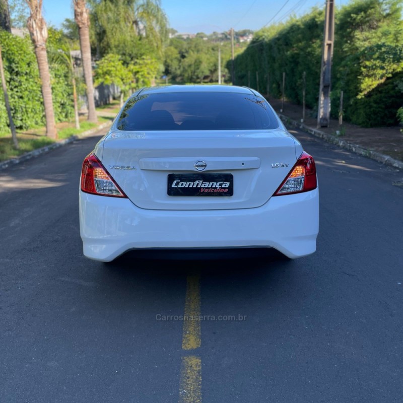 VERSA 1.6 16V FLEX SV 4P MANUAL - 2018 - CAMPO BOM