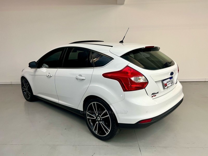 FOCUS 2.0 TITANIUM PLUS 16V FLEX 4P AUTOMÁTICO - 2015 - CAXIAS DO SUL