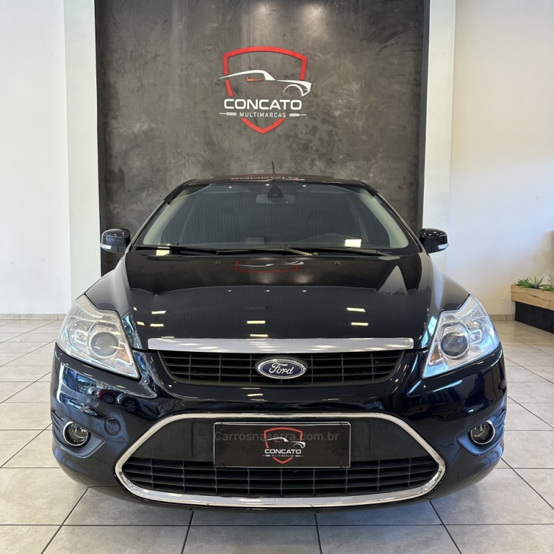 FOCUS 2.0 TITANIUM SEDAN 16V FLEX 4P AUTOMÁTICO - 2011 - FARROUPILHA