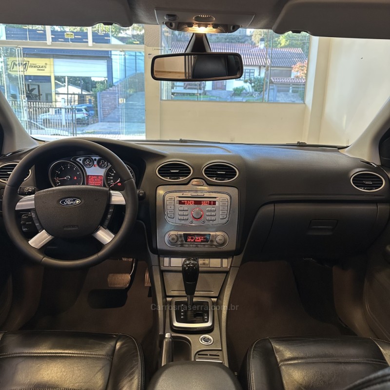 FOCUS 2.0 TITANIUM SEDAN 16V FLEX 4P AUTOMÁTICO - 2011 - FARROUPILHA