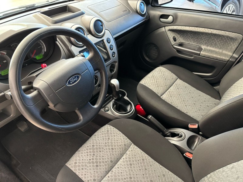 FIESTA 1.6 SE HATCH 16V FLEX 4P MANUAL - 2014 - NOVA PETRóPOLIS