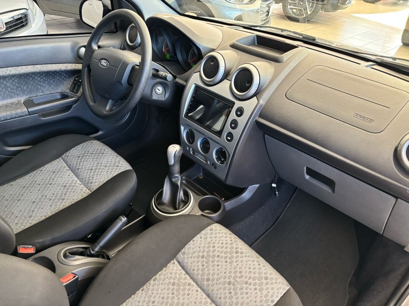 FIESTA 1.6 SE HATCH 16V FLEX 4P MANUAL - 2014 - NOVA PETRóPOLIS