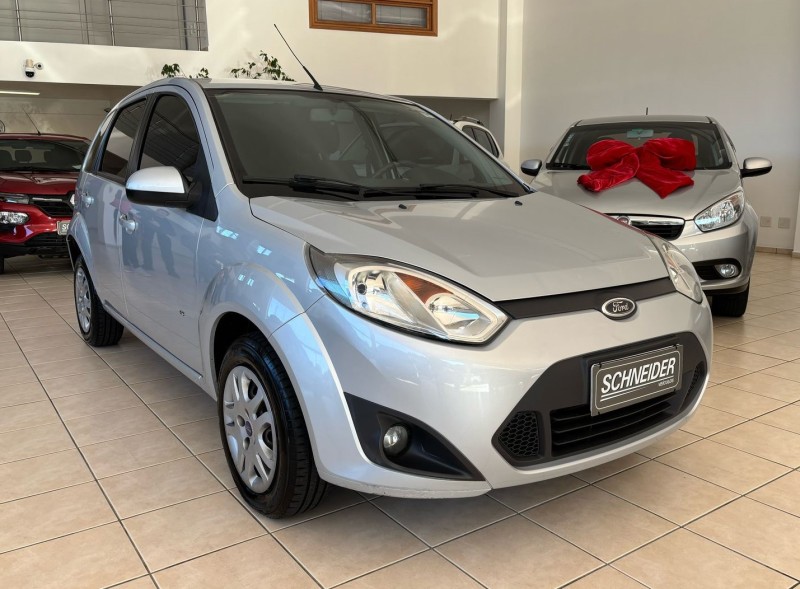 fiesta 1.6 se hatch 16v flex 4p manual 2014 nova petropolis