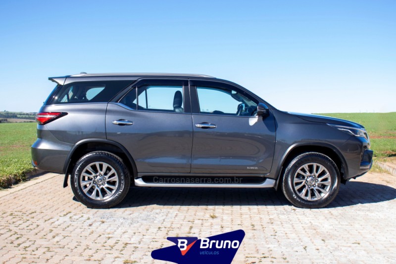 HILUX SW4 2.8 SRX 4X4 7 LUGARES 16V TURBO INTERCOOLER DIESEL 4P AUTOMÁTICO - 2021 - PALMEIRA DAS MISSõES