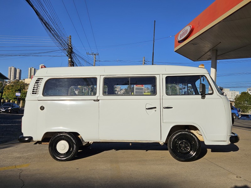 KOMBI 1.6 MI STD LOTAÇÃO 8V GASOLINA 3P MANUAL - 2002 - CAXIAS DO SUL