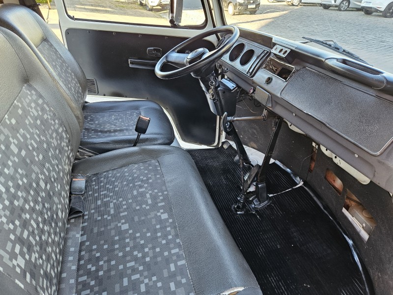 KOMBI 1.6 MI STD LOTAÇÃO 8V GASOLINA 3P MANUAL - 2002 - CAXIAS DO SUL