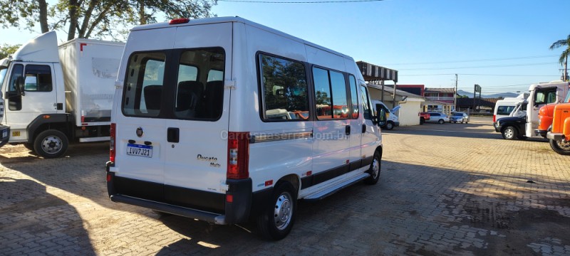 DUCATO 2.3 MINIBUS TETO ALTO 8V TURBO DIESEL 3P MANUAL - 2014 - PORTãO