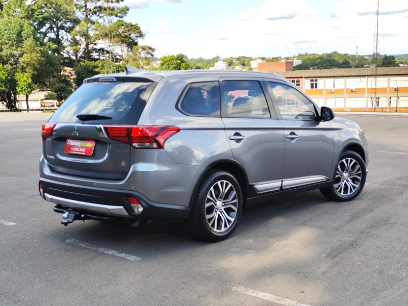 OUTLANDER 2.0 COMFORT 16V GASOLINA 4P AUTOMÁTICO - 2018 - CAXIAS DO SUL