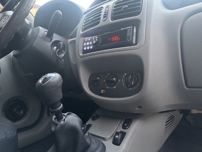 CLIO 1.0 AUTHENTIQUE 8V GASOLINA 2P MANUAL - 2004 - CAXIAS DO SUL