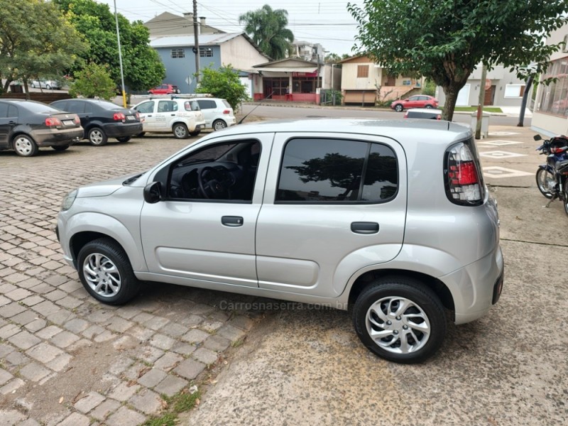 UNO 1.0 EVO ATTRACTIVE 8V FLEX 4P MANUAL - 2021 - GUAPORé