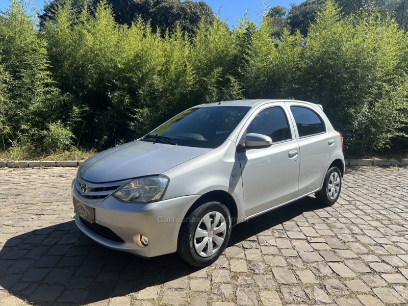 etios 1.3 x 16v flex 4p manual 2014 nova prata