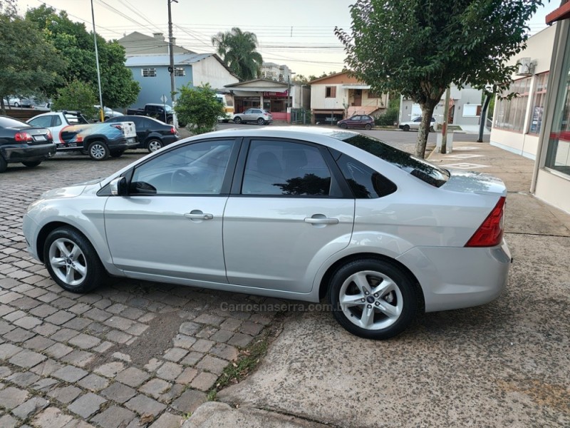 FOCUS 2.0 GLX SEDAN 16V FLEX 4P MANUAL - 2010 - GUAPORé
