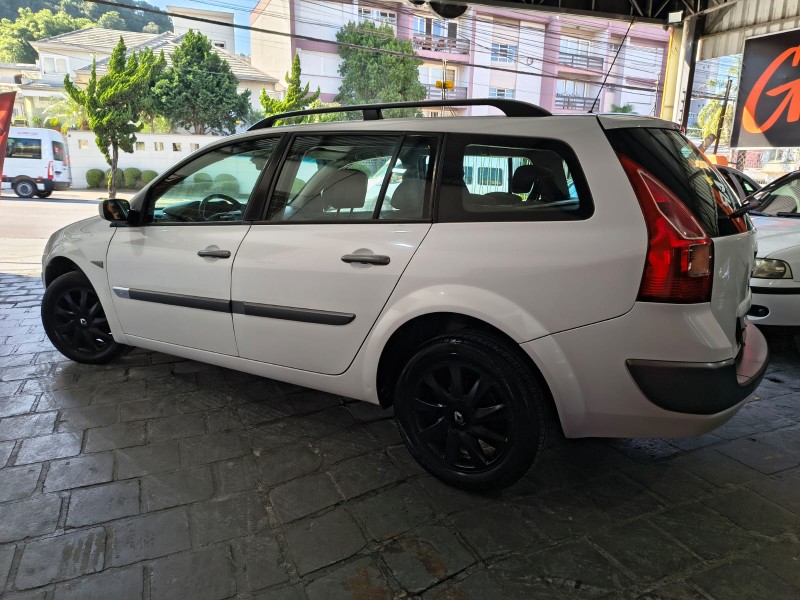 MÉGANE 1.6 DYNAMIQUE GRAND TOUR 16V FLEX 4P MANUAL - 2011 - CAXIAS DO SUL