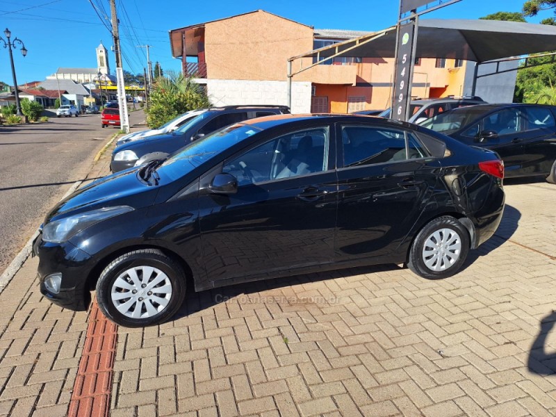 HB20S 1.6 COMFORT STYLE 16V FLEX 4P MANUAL - 2014 - CAMBARá DO SUL