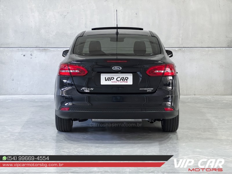 FOCUS 2.0 TITANIUM PLUS FASTBACK 16V FLEX 4P AUTOMÁTICO - 2017 - FARROUPILHA
