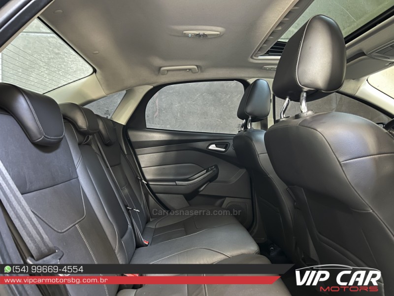 FOCUS 2.0 TITANIUM PLUS FASTBACK 16V FLEX 4P AUTOMÁTICO - 2017 - FARROUPILHA