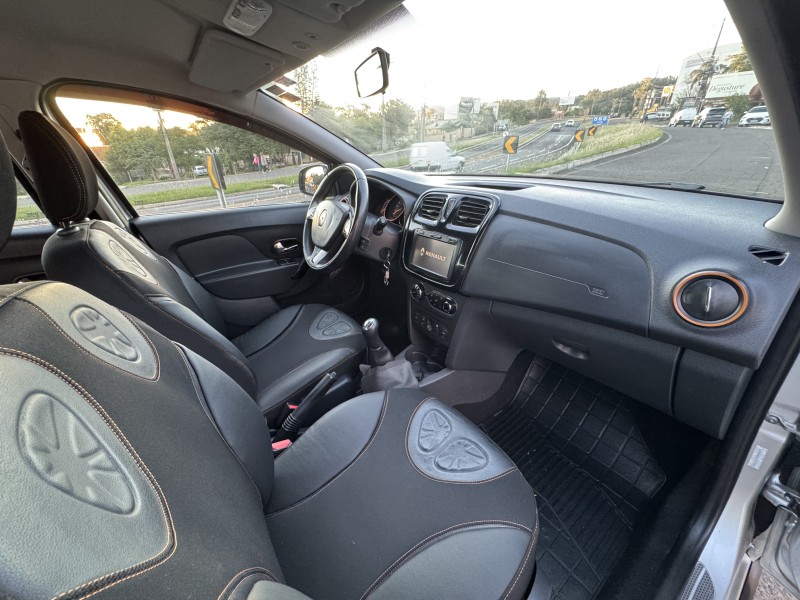 SANDERO 1.6 STEPWAY 8V FLEX 4P MANUAL - 2017 - DOIS IRMãOS