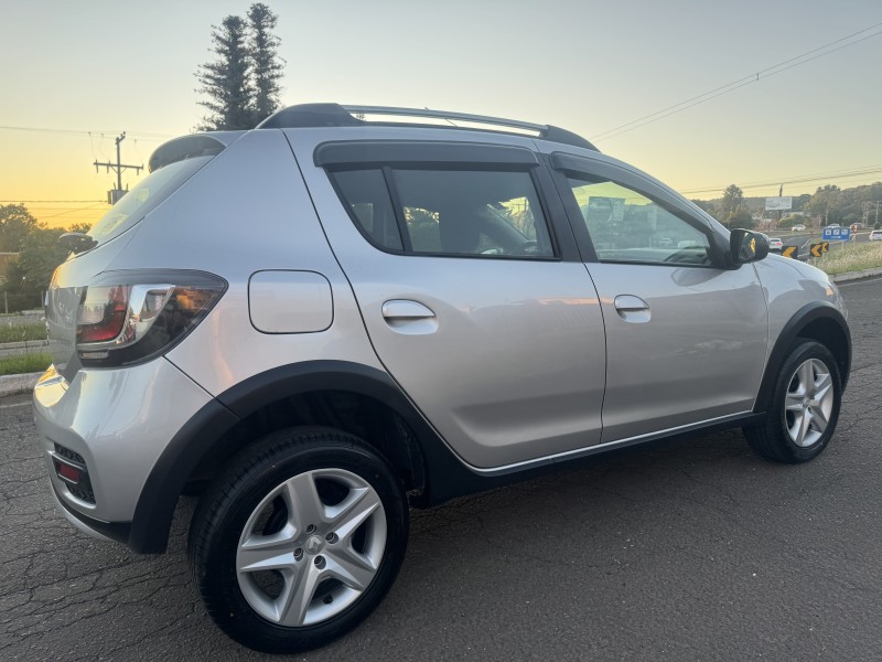 SANDERO 1.6 STEPWAY 8V FLEX 4P MANUAL - 2017 - DOIS IRMãOS