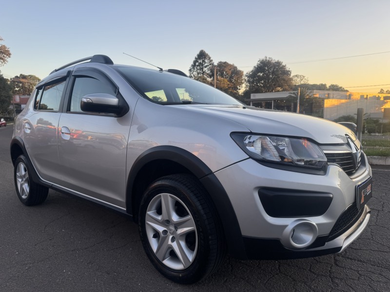 SANDERO 1.6 STEPWAY 8V FLEX 4P MANUAL - 2017 - DOIS IRMãOS