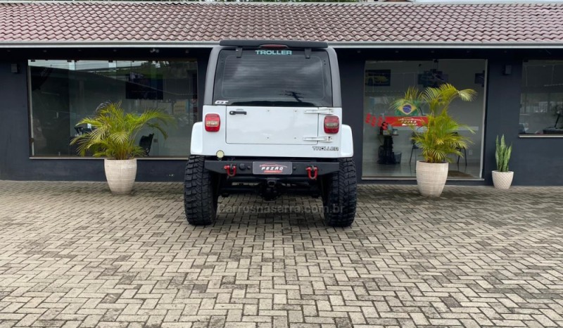 T4 2.8 TETO RÍGIDO 12V TURBO INTERCOOLER DIESEL 2P MANUAL - 2005 - PAROBé