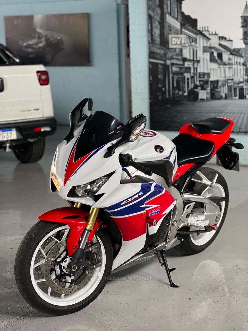CBR 1000RR FIREBLADE - 2013 - CAXIAS DO SUL