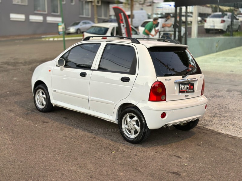 QQ 1.0 MPFI 12V GASOLINA 4P MANUAL - 2015 - NOVO HAMBURGO