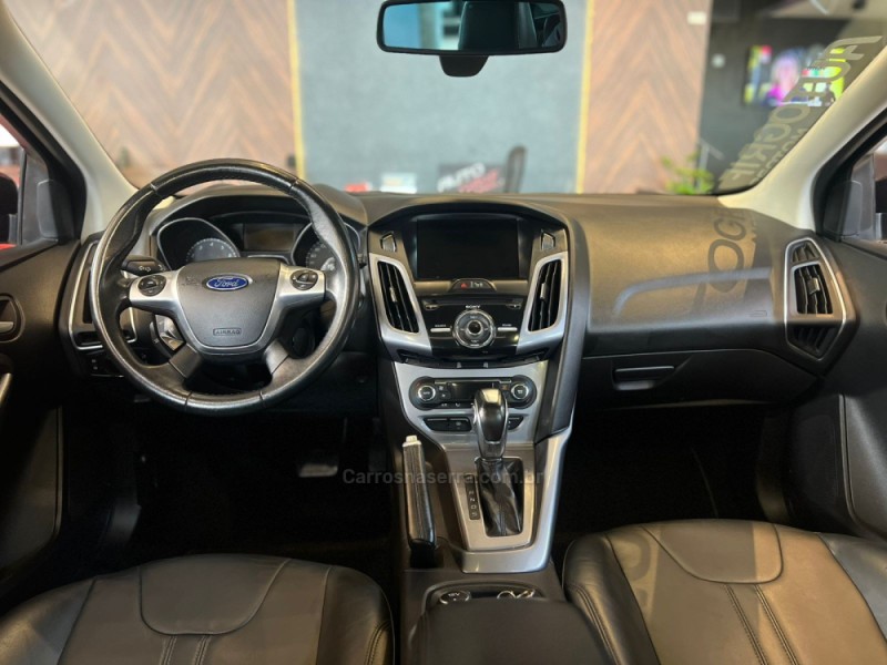 FOCUS 2.0 TITANIUM PLUS HATCH 16V FLEX 4P AUTO - 2015 - CAMPO BOM