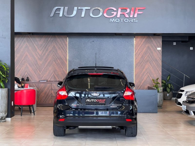 FOCUS 2.0 TITANIUM PLUS HATCH 16V FLEX 4P AUTO - 2015 - CAMPO BOM