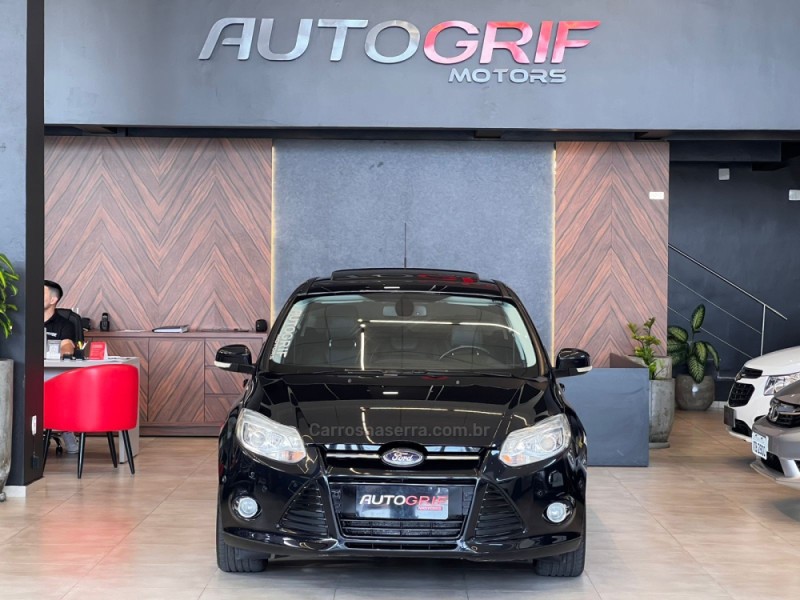 FOCUS 2.0 TITANIUM PLUS HATCH 16V FLEX 4P AUTO - 2015 - CAMPO BOM