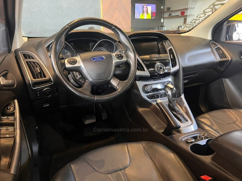 FOCUS 2.0 TITANIUM PLUS HATCH 16V FLEX 4P AUTO - 2015 - CAMPO BOM