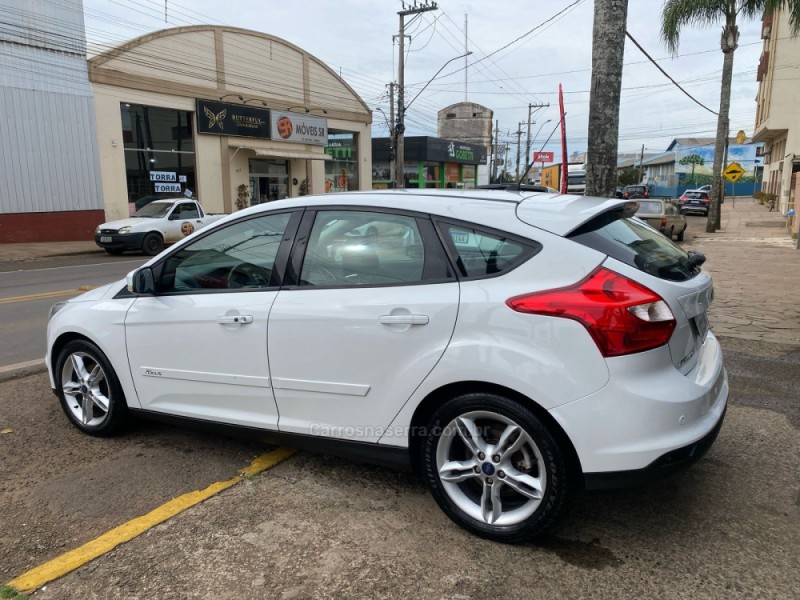 FOCUS 2.0 SE HATCH 16V FLEX 4P AUTO - 2014 - VACARIA