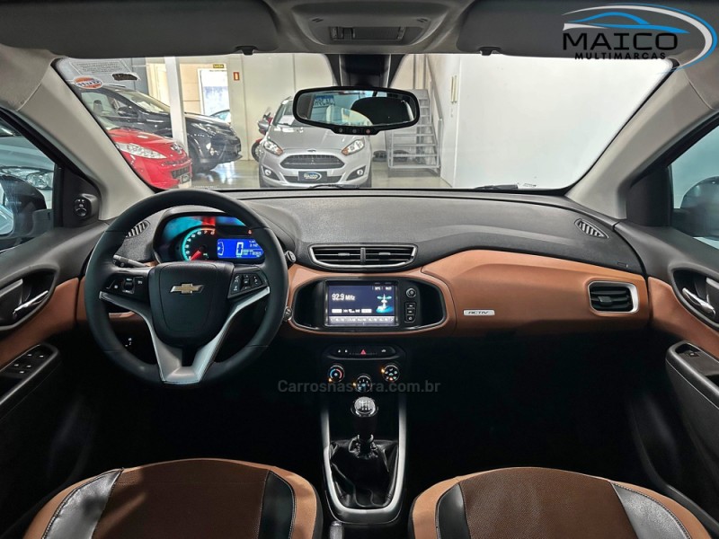 ONIX 1.4 MPFI ACTIV 8V FLEX 4P MANUAL - 2017 - NOVO HAMBURGO