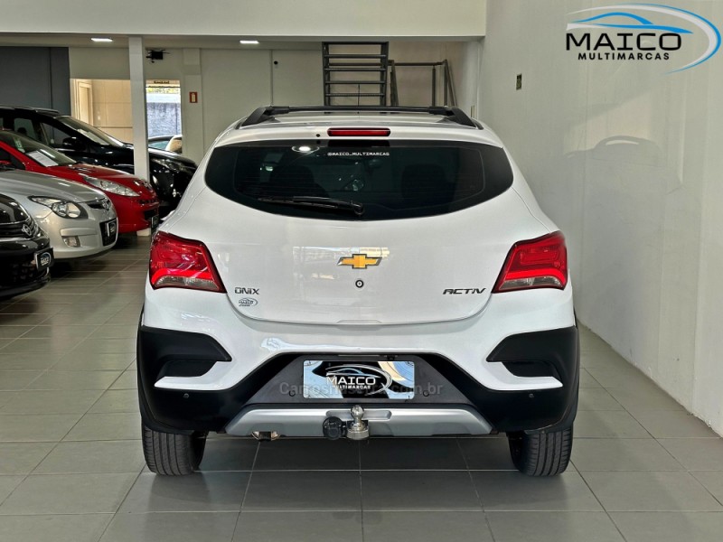 ONIX 1.4 MPFI ACTIV 8V FLEX 4P MANUAL - 2017 - NOVO HAMBURGO
